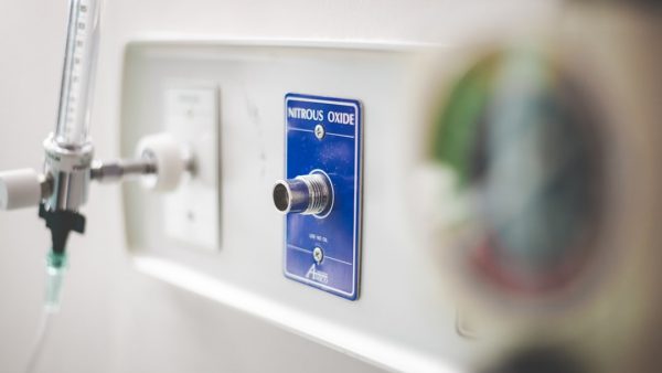 Узнаем о закиси азота: медицинское использование и преимущества